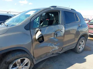2022 Chevrolet Trax LT with VIN KL7CJPSM0NB568096, listed as a IAAI auction lot 42595207 with 30,128 mi miles and . Bid and sale history available at DreamBid. Image 6.