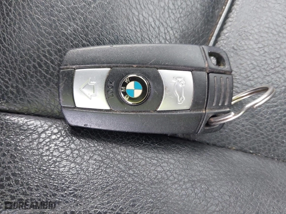 2014 BMW X1 sDrive28i with VIN WBAVM1C52EVW56134, listed as a IAAI auction lot 41941829 with 85,839 mi miles. Bid and sale history available at carsss.com. Image 11.