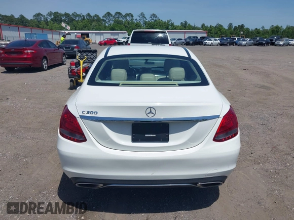 2015 Mercedes-Benz C 300 z VIN 55SWF4JB1FU075766, wystawiony jako IAAI lot #42299603 z przebiegiem 119 589 mil mil oraz . Historia ofert i sprzedaży dostępna na DreamBid. Obrazek 16.