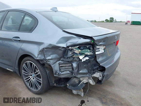 2019 BMW 5 Series 540i xDrive z VIN WBAJE7C52KWW00201, wystawiony jako IAAI lot #42275550 z przebiegiem 78 169 mil mil oraz . Historia ofert i sprzedaży dostępna na DreamBid. Obrazek 6.