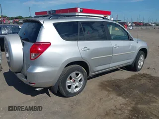 2008 Toyota RAV4 Limited с VIN JTMZD31V085088232, выставлен на аукционе IAAI как лот 42334920 с пробегом Не указан миль и . История ставок и продаж доступна на DreamBid. Изображение 4.