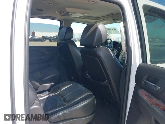 2007 GMC Yukon XL SLT with VIN 1GKFK16377J296932, listed as a IAAI auction lot 41797956 with Not Provided miles. Bid and sale history available at carsss.com. Image 8.