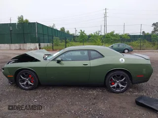 2018 Dodge Challenger SXT Plus z VIN 2C3CDZAG6JH339588, wystawiony jako IAAI lot #42441517 z przebiegiem 66 921 mil mil oraz . Historia ofert i sprzedaży dostępna na DreamBid. Obrazek 14.