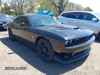 2023 Dodge Challenger R/T Scat Pack z VIN 2C3CDZFJ0PH518447, wystawiony jako IAAI lot #42139275 z przebiegiem 4 676 mil mil oraz . Historia ofert i sprzedaży dostępna na DreamBid. Obrazek 1.