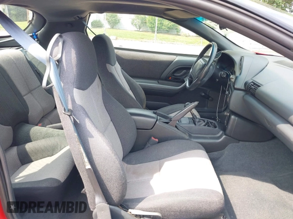 1993 Chevrolet Camaro z VIN 2G1FP22S4P2103696, wystawiony jako IAAI lot #42498084 z przebiegiem 64 393 mil mil oraz . Historia ofert i sprzedaży dostępna na DreamBid. Obrazek 5.