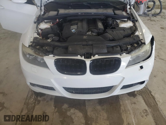 2011 BMW 3 Series 328i xDrive with VIN WBAUU3C52BA542628, listed as a Copart auction lot 71337384 with Not Provided miles and Salvage Title. Bid and sale history available at DreamBid. Image 12.