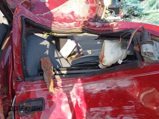 2000 Chevrolet Blazer LS z VIN 1GNDT13W6YK162818, wystawiony jako IAAI lot #42161533 z przebiegiem Nie podano mil oraz . Historia ofert i sprzedaży dostępna na DreamBid. Obrazek 5.