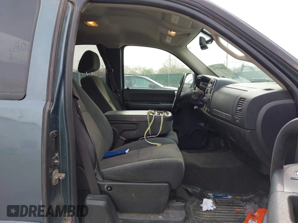 2007 Chevrolet Silverado 1500 1LT with VIN 1GCEK19087Z649494, listed as a IAAI auction lot 41913771 with 196,954 mi miles and . Bid and sale history available at DreamBid. Image 5.