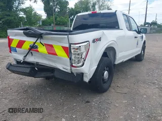 2023 Ford F-150 XL z VIN 1FTFX1E87PKF79125, wystawiony jako IAAI lot #42285716 z przebiegiem 13 347 mil mil oraz . Historia ofert i sprzedaży dostępna na DreamBid. Obrazek 4.
