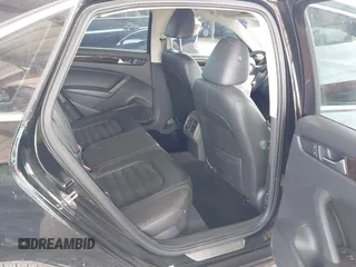 2015 Volkswagen Passat SEL Premium z VIN 1VWCV7A39FC088048, wystawiony jako IAAI lot #41896215 z przebiegiem 94 635 mil mil oraz . Historia ofert i sprzedaży dostępna na DreamBid. Obrazek 8.