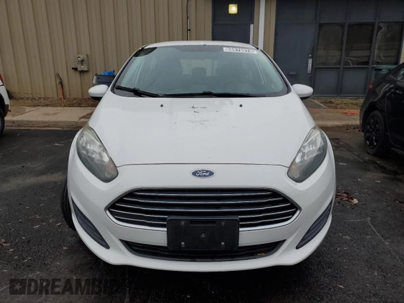 2015 Ford Fiesta S z VIN 3FADP4TJ3FM219779, wystawiony jako Copart lot #86576974 z przebiegiem 262 121 mil mil oraz Czysty tytuł • Clean title. Historia ofert i sprzedaży dostępna na DreamBid. Obrazek 5.