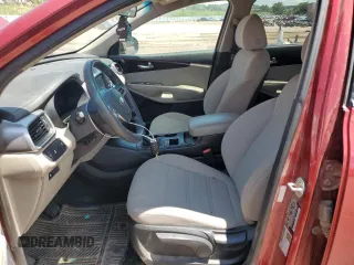 2019 Kia Sorento LX z VIN 5XYPGDA32KG459358, wystawiony jako Copart lot #61191425 z przebiegiem 178 369 mil mil oraz Czysty tytuł • Clean title. Historia ofert i sprzedaży dostępna na DreamBid. Obrazek 7.
