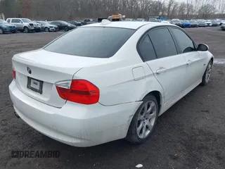 2008 BMW 3 Series 328xi with VIN WBAVC73518KP39338, listed as a IAAI auction lot 41474955 with 132,484 mi miles. Bid and sale history available at carsss.com. Image 17.