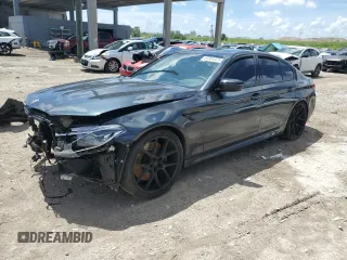 2019 BMW M5 z VIN WBSJF0C54KB284792, wystawiony jako Copart lot #60304325 z przebiegiem Nie podano mil oraz Nie do naprawy • Non repairable. Historia ofert i sprzedaży dostępna na DreamBid. Obrazek 1.