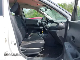 2022 Nissan Kicks S z VIN 3N1CP5BV3NL523119, wystawiony jako IAAI lot #42122504 z przebiegiem 28 062 mil mil oraz . Historia ofert i sprzedaży dostępna na DreamBid. Obrazek 5.
