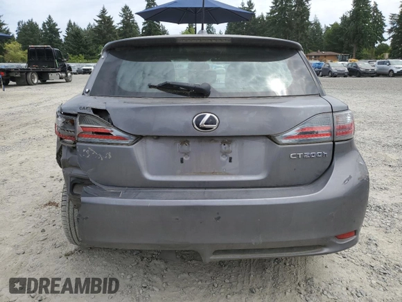 2013 Lexus CT 200h z VIN JTHKD5BH7D2155912, wystawiony jako Copart lot #65321565 z przebiegiem 119 024 mil mil oraz Czysty tytuł • Clean title. Historia ofert i sprzedaży dostępna na DreamBid. Obrazek 6.