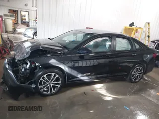 2025 Volkswagen Jetta Sport z VIN 3VWBX7BU2SM017442, wystawiony jako IAAI lot #41387314 z przebiegiem 1 498 mil mil oraz . Historia ofert i sprzedaży dostępna na DreamBid. Obrazek 15.