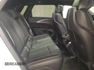 2025 Cadillac LYRIQ z VIN 1GYKPURL7SZ303441, wystawiony jako Copart lot #47011235 z przebiegiem 1 078 mil mil oraz Szkoda całkowita • Salvage title. Historia ofert i sprzedaży dostępna na DreamBid. Obrazek 10.