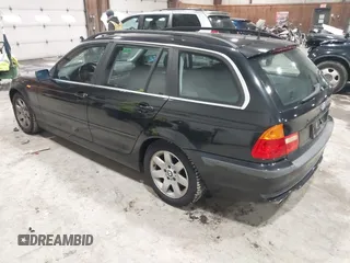 2004 BMW 3 Series 325xi with VIN WBAEP33464PF04602, listed as a IAAI auction lot 41634556 with 92,408 mi miles. Bid and sale history available at carsss.com. Image 3.