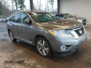 2015 Nissan Pathfinder Platinum z VIN 5N1AR2MM2FC692011, wystawiony jako IAAI lot #41249691 z przebiegiem 101 345 mil mil oraz . Historia ofert i sprzedaży dostępna na DreamBid. Obrazek 1.