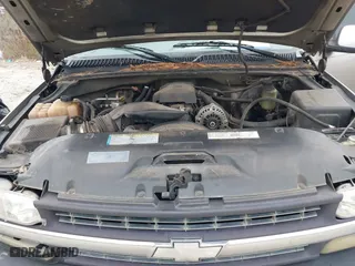 2000 Chevrolet Silverado 1500 LS with VIN 2GCEC19T1Y1250072, listed as a IAAI auction lot 41281039 with 263,179 mi miles. Bid and sale history available at carsss.com. Image 10.