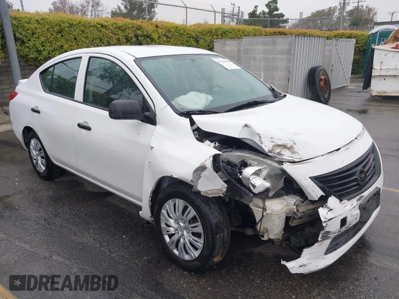 2014 Nissan Versa SV with VIN 3N1CN7AP4EL850102, listed as a IAAI auction lot 41729642 with 181,514 mi miles. Bid and sale history available at carsss.com. Image 1.