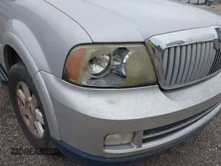 2005 Lincoln Navigator Luxury with VIN 5LMFU27585LJ15553, listed as a IAAI auction lot 42090461 with 243,871 mi miles. Bid and sale history available at carsss.com. Image 6.