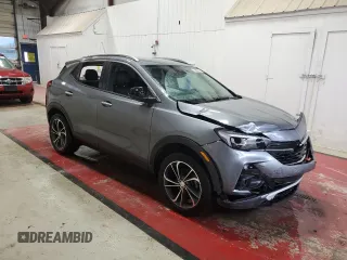 2021 Buick Encore GX Essence z VIN KL4MMGSL3MB170153, wystawiony jako Copart lot #52774345 z przebiegiem 81 292 mil mil oraz Szkoda całkowita • Salvage title. Historia ofert i sprzedaży dostępna na DreamBid. Obrazek 4.