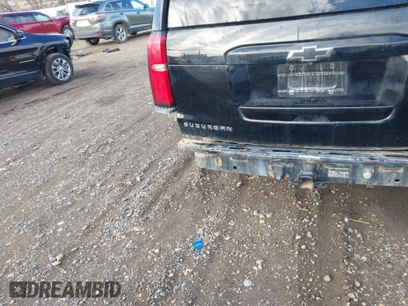 2017 Chevrolet Suburban LT z VIN 1GNSKHKC6HR246168, wystawiony jako IAAI lot #42150327 z przebiegiem Nie podano mil oraz . Historia ofert i sprzedaży dostępna na DreamBid. Obrazek 20.