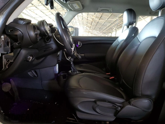 2014 MINI Hardtop with VIN WMWXM5C50ET933486, listed as a Copart auction lot 50823865 with 98,296 mi miles and Salvage Title. Bid and sale history available at DreamBid. Image 7.