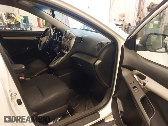 2009 Pontiac Vibe 1SB z VIN 5Y2SP67039Z434371, wystawiony jako IAAI lot #42155194 z przebiegiem 155 756 mil mil oraz . Historia ofert i sprzedaży dostępna na DreamBid. Obrazek 5.