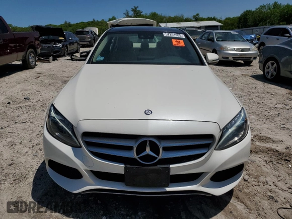 2017 Mercedes-Benz C 300 z VIN 55SWF4KBXHU205481, wystawiony jako Copart lot #57291005 z przebiegiem 75 158 mil mil oraz Szkoda całkowita • Salvage title. Historia ofert i sprzedaży dostępna na DreamBid. Obrazek 5.