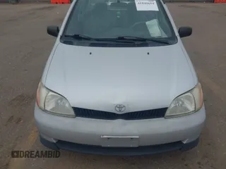 2000 Toyota ECHO z VIN JTDBT1235Y0060266, wystawiony jako IAAI lot #41840654 z przebiegiem 98 479 mil mil oraz . Historia ofert i sprzedaży dostępna na DreamBid. Obrazek 6.