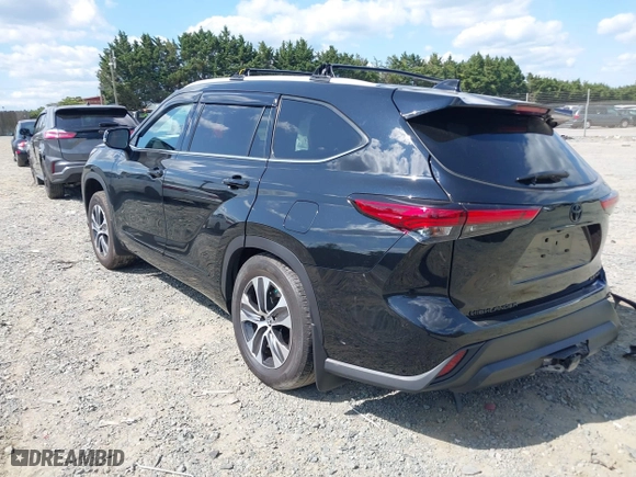2022 Toyota Highlander XLE with VIN 5TDGZRBH1NS240125, listed as a IAAI auction lot 40176703 with 24,833 mi miles. Bid and sale history available at carsss.com. Image 3.