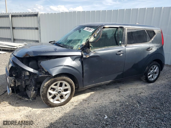 2020 Kia Soul LX with VIN KNDJ23AU9L7113202, listed as a Copart auction lot 48776735 with 107,679 mi miles and Clean Title. Bid and sale history available at carsss.com. Image 1.