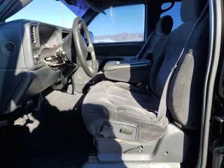 2001 Chevrolet Silverado 1500HD LS z VIN 1GCGC13U11F200328, wystawiony jako Copart lot #79548524 z przebiegiem 225 971 mil mil oraz Szkoda całkowita • Salvage title. Historia ofert i sprzedaży dostępna na DreamBid. Obrazek 7.