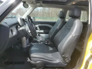 2003 MINI Hardtop z VIN WMWRC33453TE14621, wystawiony jako Copart lot #51748165 z przebiegiem 114 327 mil mil oraz Szkoda całkowita • Salvage title. Historia ofert i sprzedaży dostępna na DreamBid. Obrazek 7.