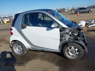 2015 Smart fortwo Passion z VIN WMEEJ3BA7FK805194, wystawiony jako IAAI lot #41676265 z przebiegiem 47 096 mil mil oraz . Historia ofert i sprzedaży dostępna na DreamBid. Obrazek 14.