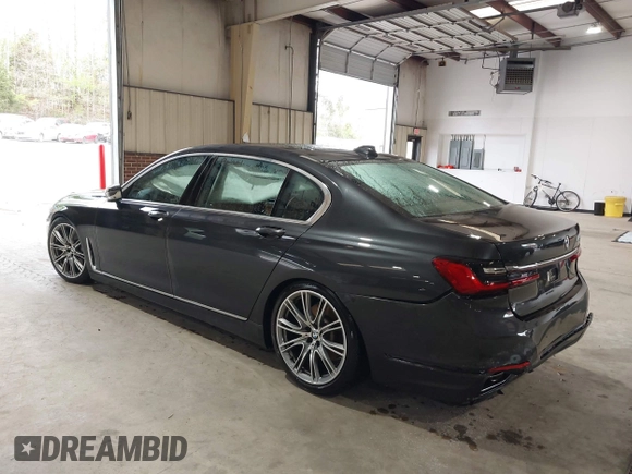 2022 BMW 7 Series 740i with VIN WBA7T2C07NCH14971, listed as a IAAI auction lot 41772487 with 28,382 mi miles. Bid and sale history available at carsss.com. Image 3.