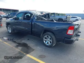 2021 Ram 1500 Big Horn z VIN 1C6SRFMT4MN663514, wystawiony jako IAAI lot #42419526 z przebiegiem 47 568 mil mil oraz . Historia ofert i sprzedaży dostępna na DreamBid. Obrazek 3.