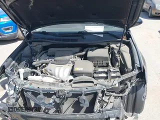 2017 Toyota Camry XLE z VIN 4T1BF1FK2HU396003, wystawiony jako IAAI lot #41792825 z przebiegiem 102 921 mil mil oraz . Historia ofert i sprzedaży dostępna na DreamBid. Obrazek 10.