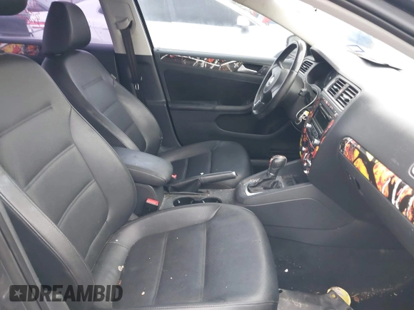 2013 Volkswagen Jetta SE with VIN 3VWDP7AJ2DM418282, listed as a IAAI auction lot 42100785 with 131,383 mi miles and . Bid and sale history available at DreamBid. Image 5.