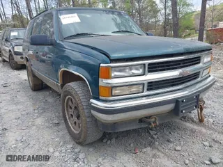 1995 Chevrolet Tahoe with VIN 1GNEK13K3SJ412971, listed as a IAAI auction lot 41940461 with 425,128 mi miles. Bid and sale history available at carsss.com. Image 1.