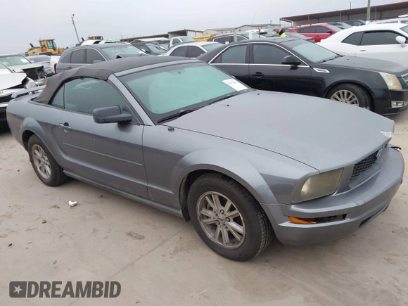 2006 Ford Mustang Standard with VIN 1ZVFT84N565190246, listed as a IAAI auction lot 41532901 with 209,885 mi miles and . Bid and sale history available at carsss.com. Image 1.