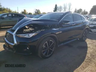 2023 Infiniti QX55 Luxe z VIN 3PCAJ5JR1PF120493, wystawiony jako Copart lot #74432644 z przebiegiem 13 505 mil mil oraz Szkody całkowita. Historia ofert i sprzedaży dostępna na DreamBid. Obrazek 1.