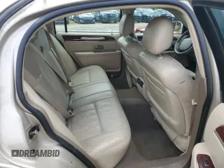 2005 Lincoln Town Car Signature z VIN 1LNHM81W35Y626266, wystawiony jako Copart lot #57461675 z przebiegiem 315 827 mil mil oraz Czysty tytuł • Clean title. Historia ofert i sprzedaży dostępna na DreamBid. Obrazek 10.