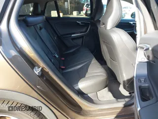 2016 Volvo V60 Cross Country T5 with VIN YV4612HK1G1018856, listed as a IAAI auction lot 41033744 with 120,451 mi miles. Bid and sale history available at carsss.com. Image 8.