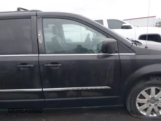 2015 Chrysler Town & Country Touring with VIN 2C4RC1BG1FR534220, listed as a IAAI auction lot 41489371 with 136,923 mi miles. Bid and sale history available at carsss.com. Image 13.