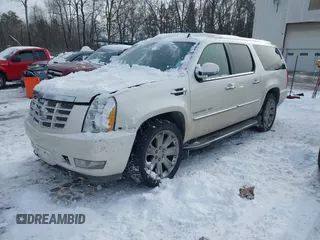 2011 Cadillac Escalade ESV Luxury z VIN 1GYS4HEF8BR334696, wystawiony jako IAAI lot #41511419 z przebiegiem 141 877 mil mil oraz . Historia ofert i sprzedaży dostępna na DreamBid. Obrazek 17.