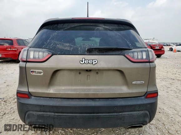 2020 Jeep Cherokee Latitude z VIN 1C4PJLCX7LD511157, wystawiony jako Copart lot #56926835 z przebiegiem 108 618 mil mil oraz Szkoda całkowita • Salvage title. Historia ofert i sprzedaży dostępna na DreamBid. Obrazek 6.
